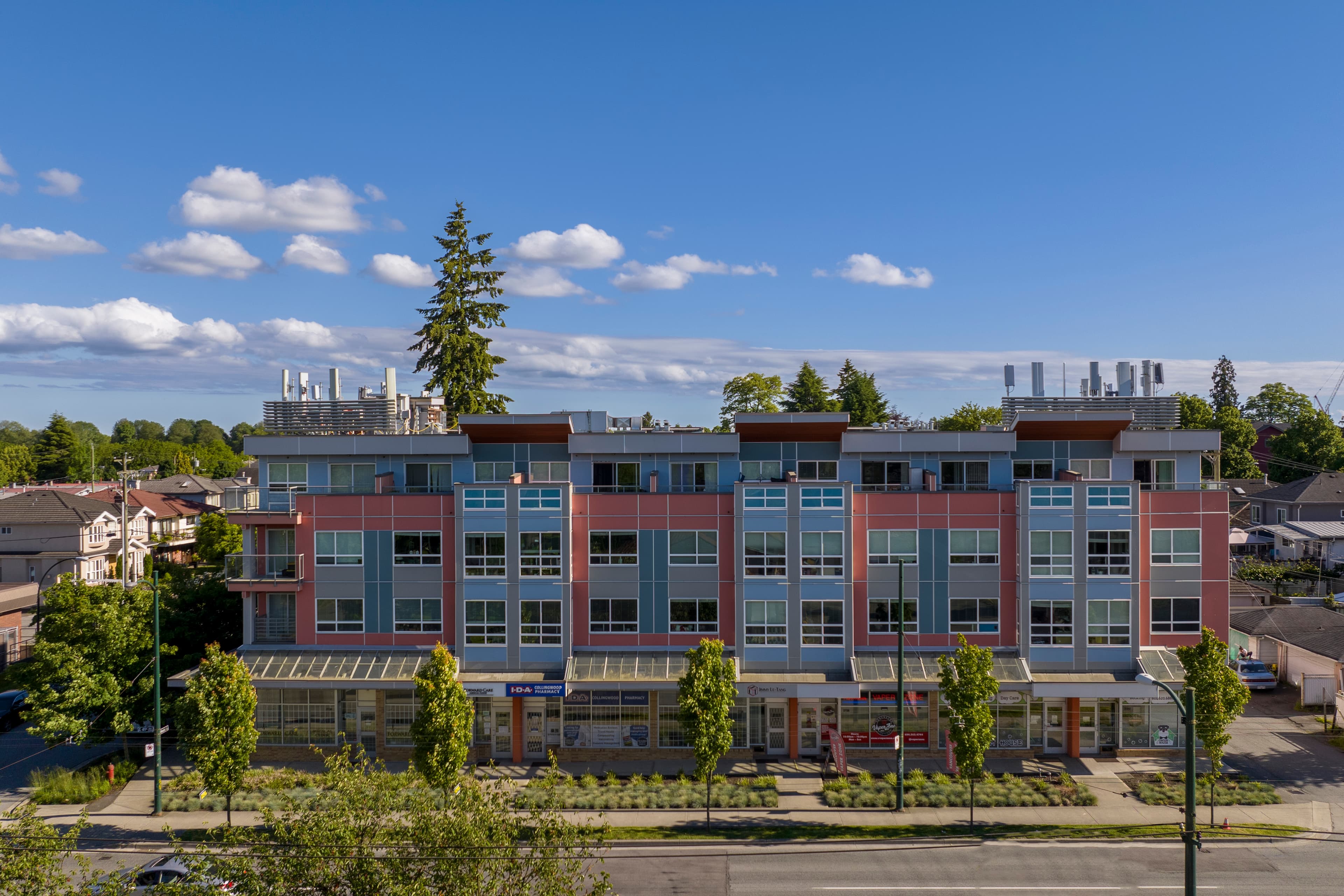 Rhodes On 41st — photo 2