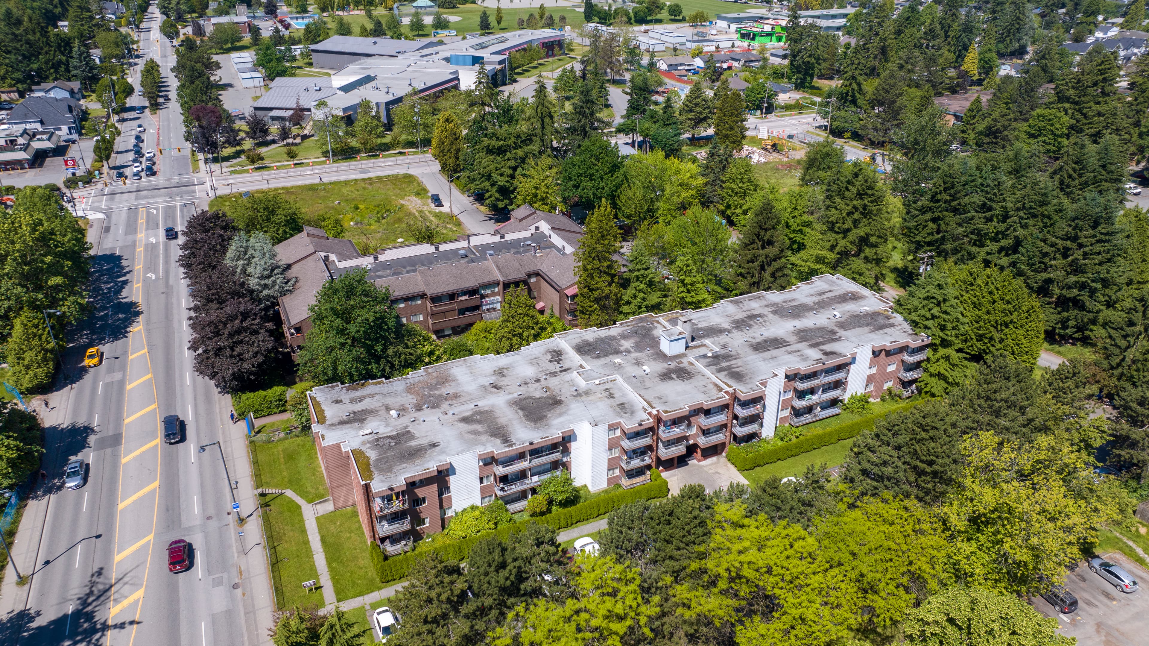 Elizabeth Manor — photo 1