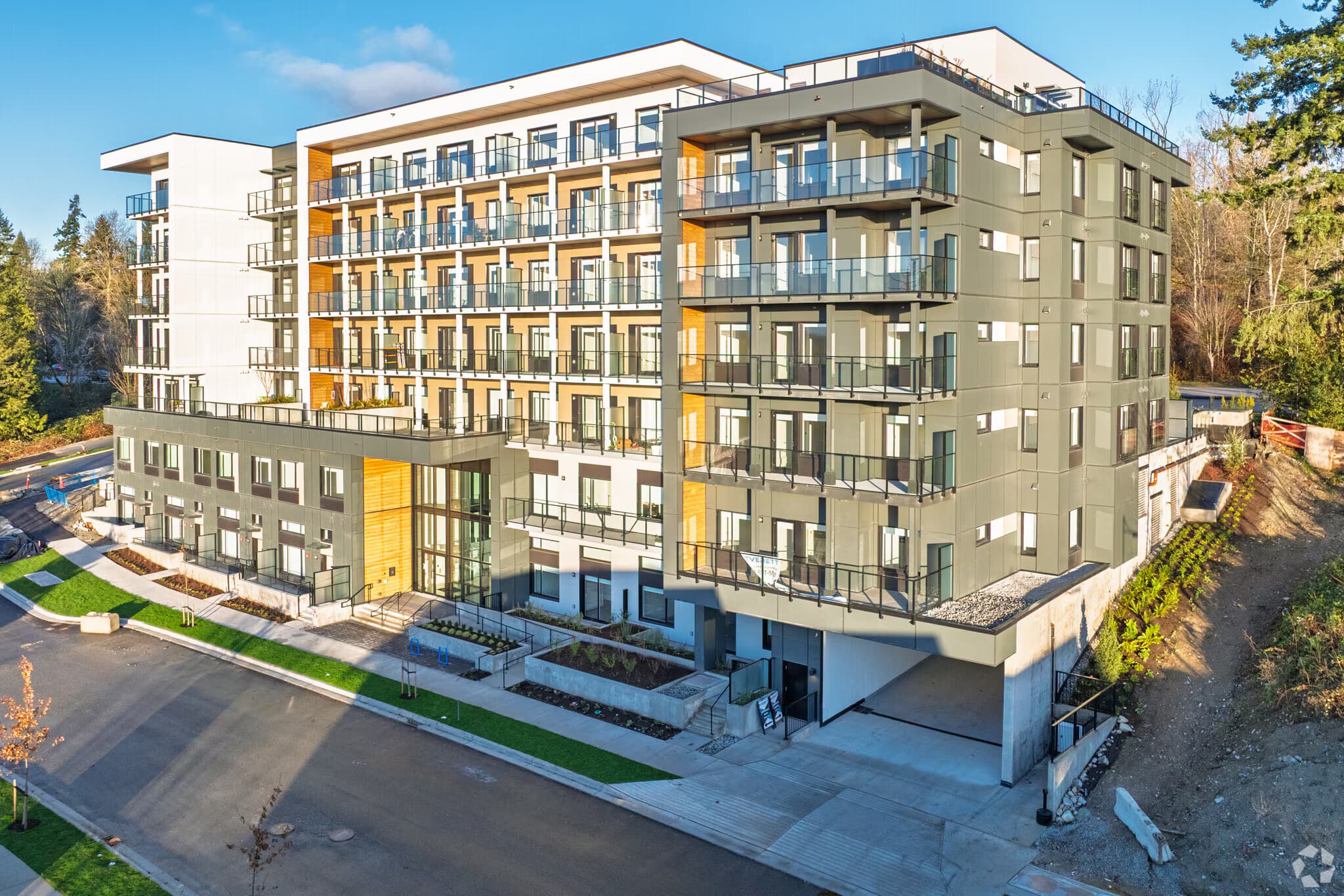 Everett — photo 2